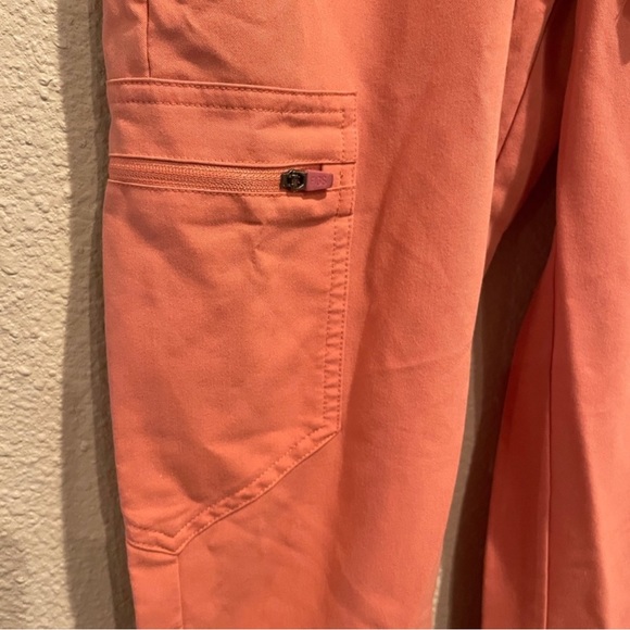 XXS Coral Figs Scrub Set: Zamora joggers & Casma top - Picture 8 of 15